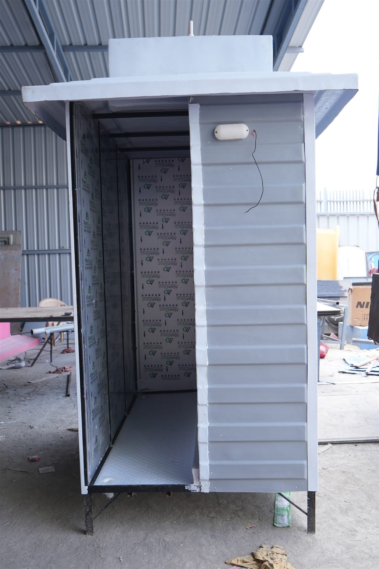 Portable Urinals 11